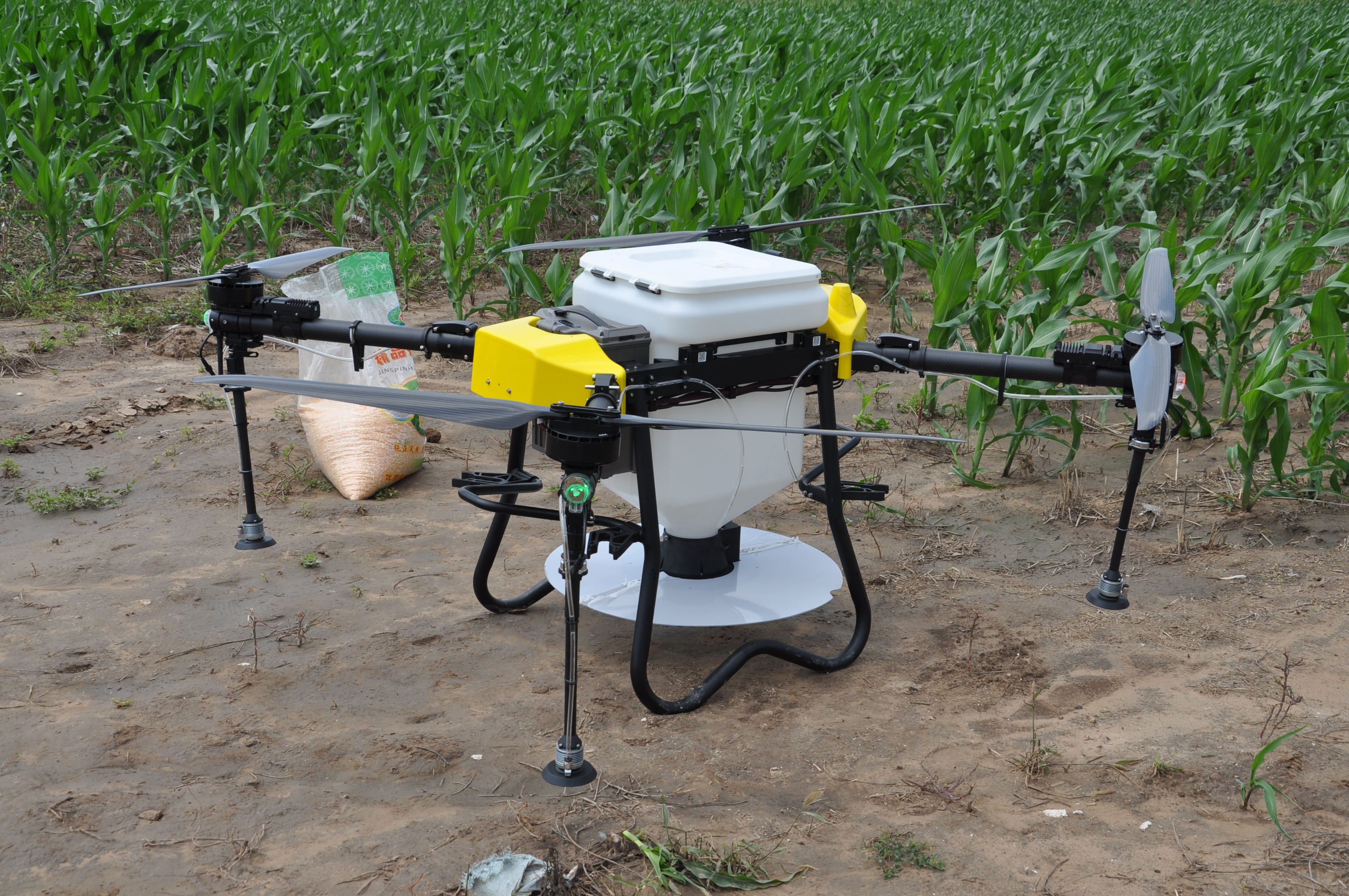 DJI T40 Similar Agricultural Spraying Drone with 4pcs Centrifugal Nozzles/RTK/70L Fertilizer Spreader